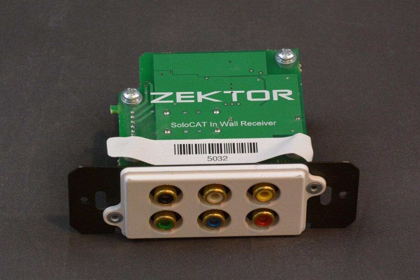 Zektor Component SoloCAT in Wall Receiver is a high-performance audio and video receiver