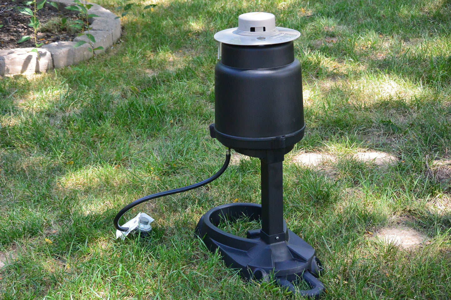 Cordless SkeeterVac SV3100 Mosquito Insect Control Device - Outdoor Use Only